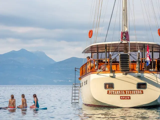 contact-yachts-211003-050132_0002